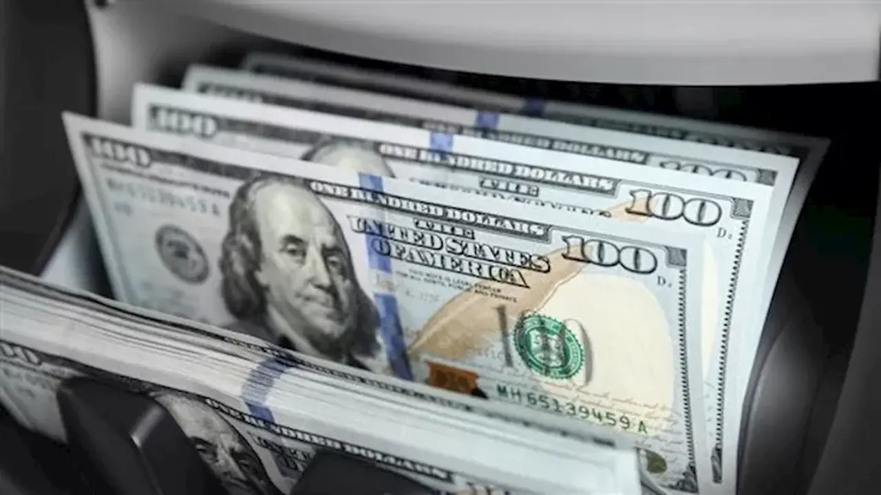 سعر الدولار يصعد في العقود الآجلة إلى 63.8 جنيه.. فما الأسباب؟